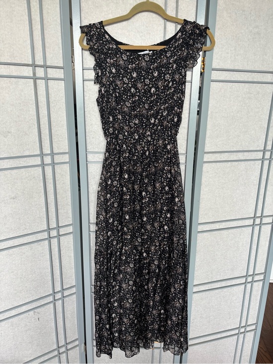 Le Raganne Dresses & Skirts - Black Floral Maxi Dress with Smocked Waist sheer with lining to upper thigh/knee